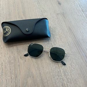 RAY BAN SUNNIES 🤍
